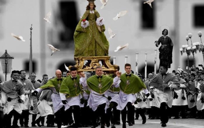 La madonna che scappa in piazza a sulmona